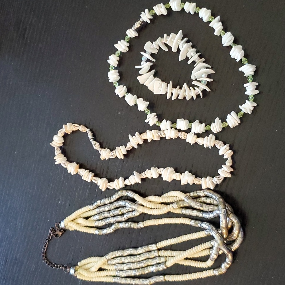 3 Shell Necklaces 1 Shell Bracelt - Picture 3 of 5